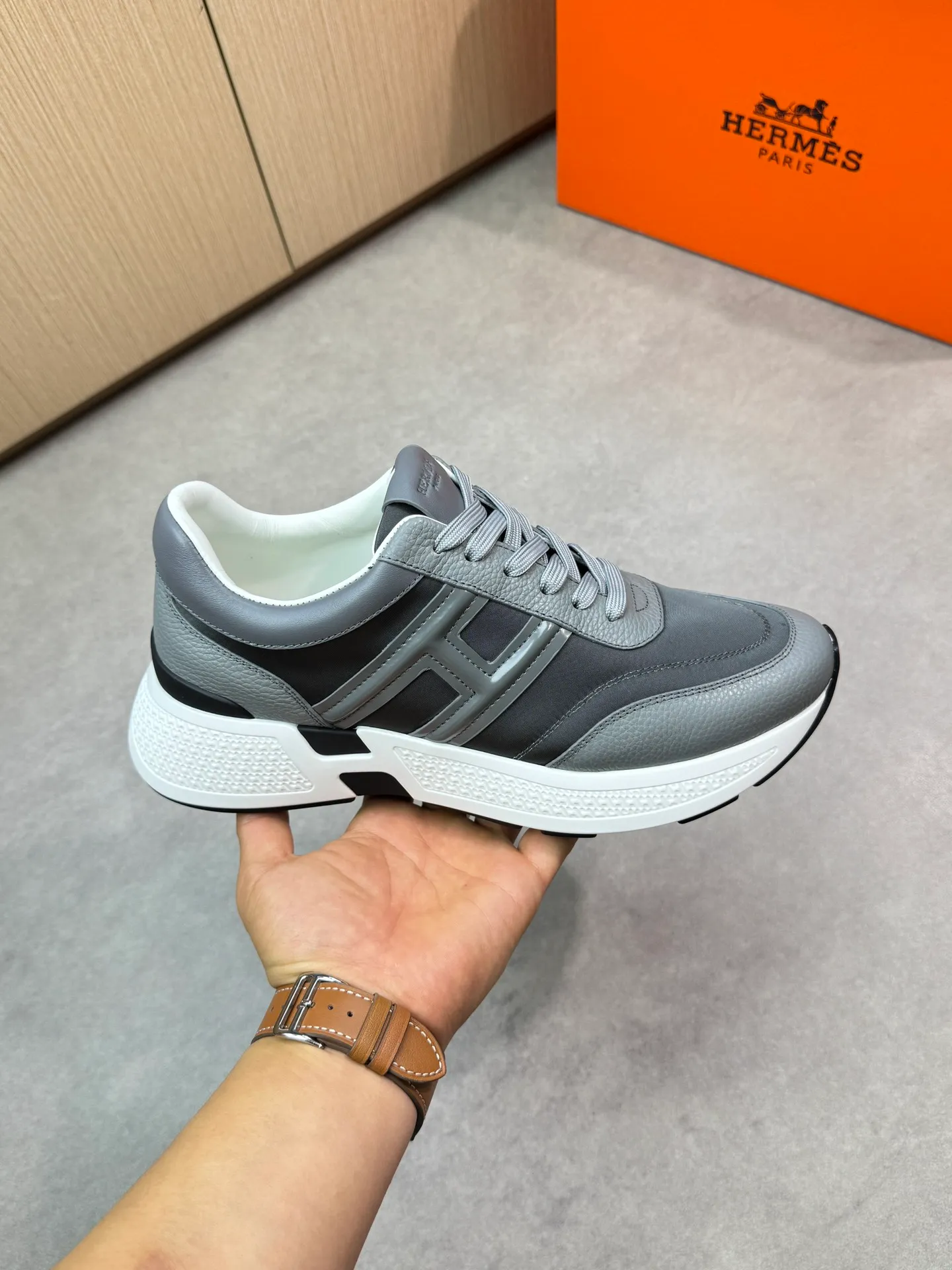 [HERMES] Hermès men's shoes 💰520💰 - high-end quality original items 🔍🔍🔍 casual sports shoes - upper: 🔝 pebbled calfskin, brand high mercerized canvas, body sewn with brand ´H´ totem, tongue brand logo cloth label - lining: water-dyed cowhide -Outsole: Ultra-light T men's shoes 💰U foam·rubber; two-color molded outsole -Ultra-high quality control·Fine workmanship: highlighted (high-end·luxury·grade) -Size: 39-44 (38, 45, can be customized)